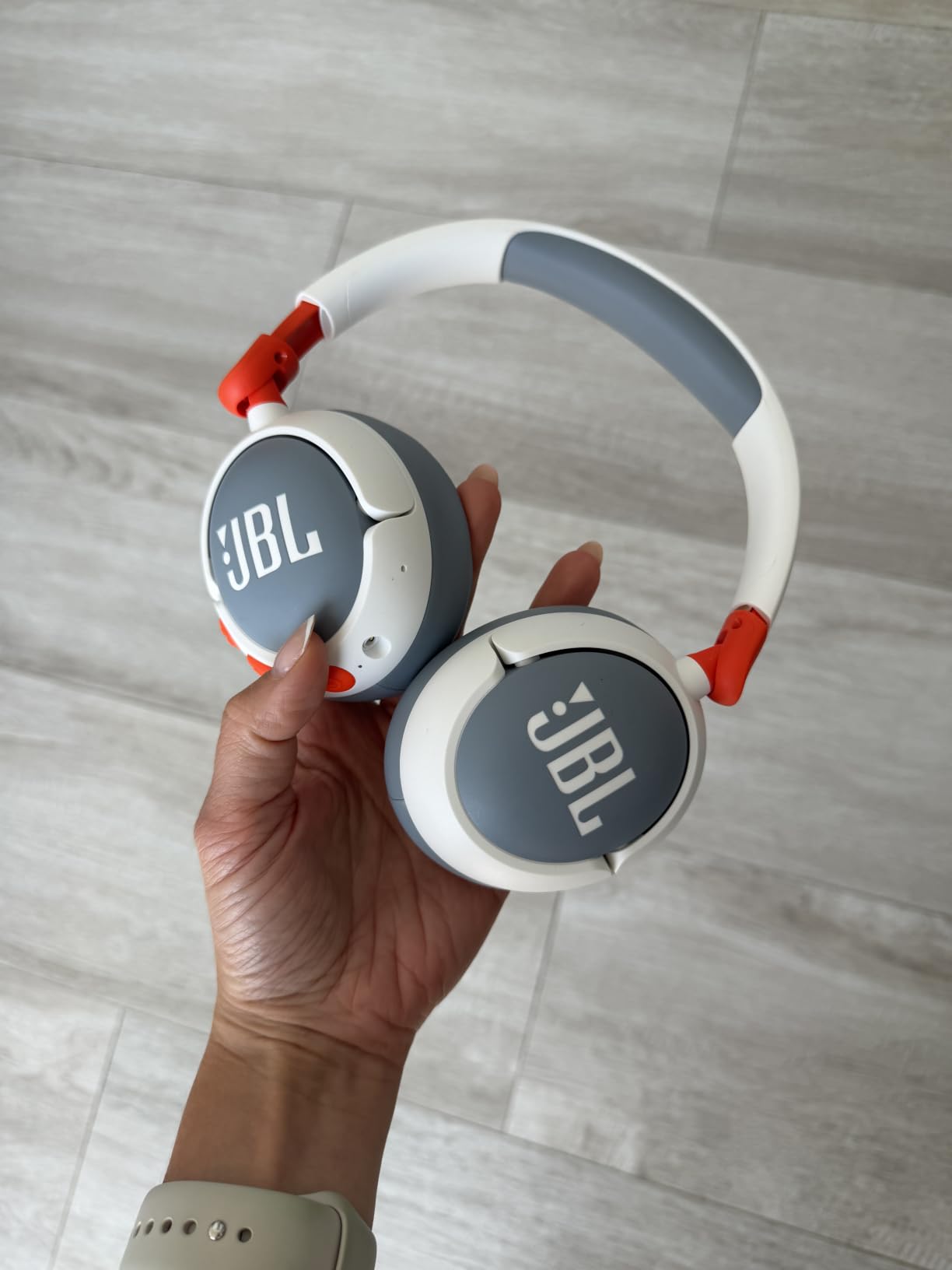 JBL Junior 470NC - Cancelling Kids Headphones - White customer photo 2