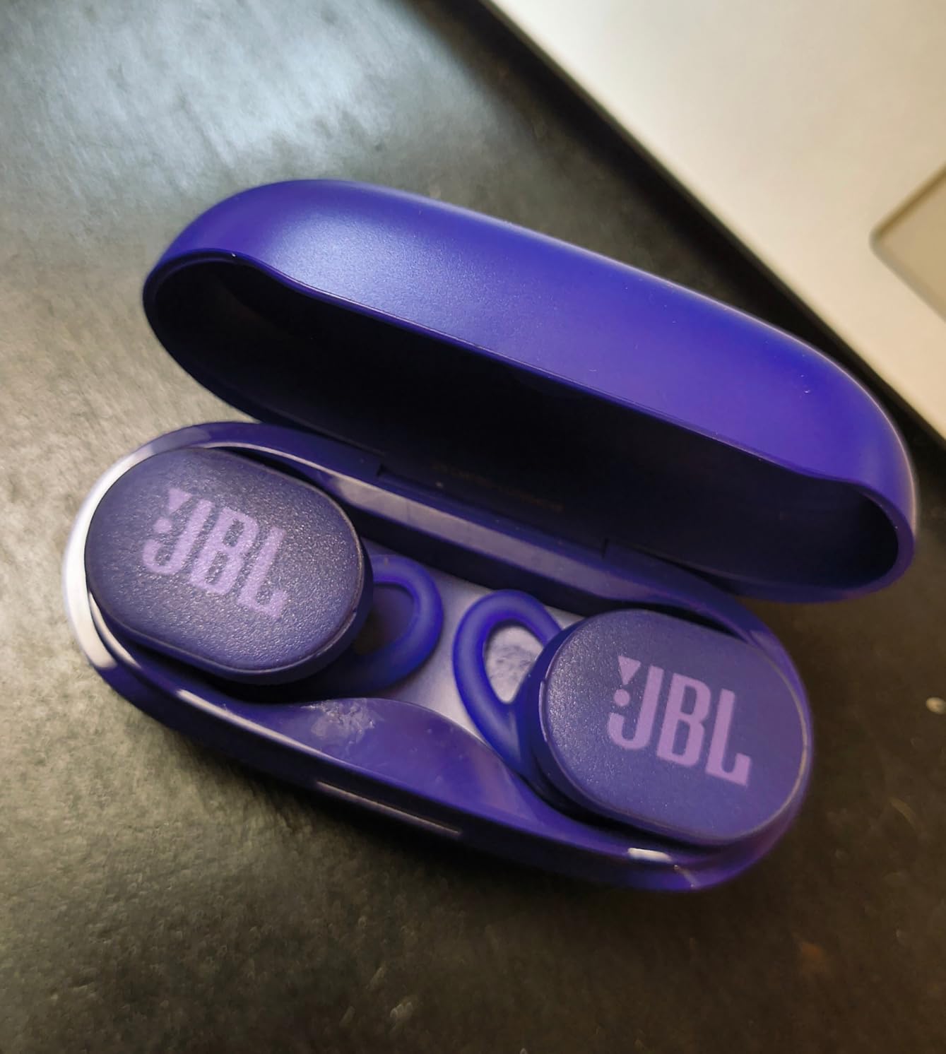 JBL Endurance Race 2 - True Wireless Earbuds, Waterproof and dustproof, Ergonomic wing enhancer with Twistlock technology, Enhance your work-out with Sports Mode customer photo 2