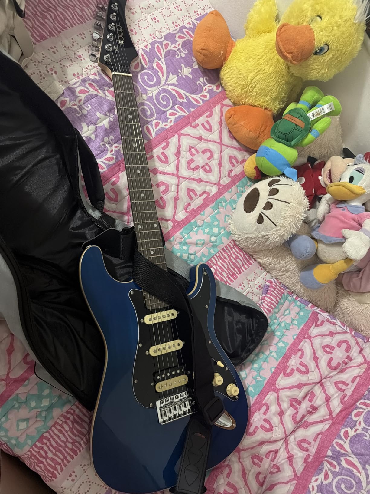 Best Choice Products Beginner HSS Electric Guitar Kit w/Headphone Amp, Padded Gig-Bag, Headphones, Guitar Strap - Satin Black/White customer photo 1