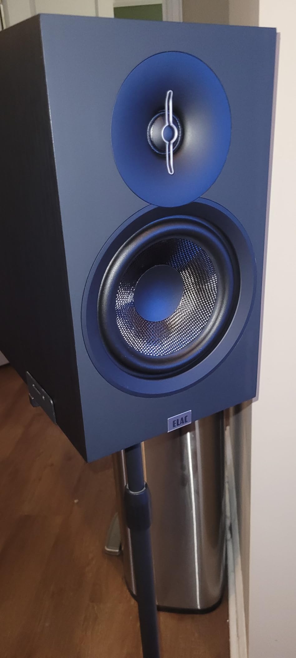 ELAC Debut 3.0 DB63-WN Bookshelf Speakers, Walnut (Pair) - 1 inch Aluminum Dome Tweeter & 6.5 inch Aramid Fiber Woofer - 2-Way Bass Reflex - 42Hz to 38KHz Response customer photo 1