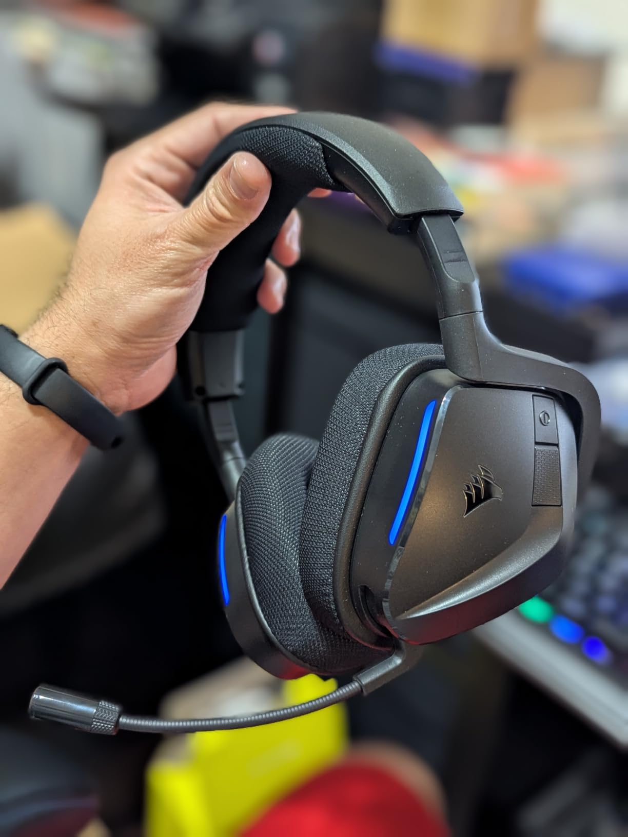 Corsair Void v2 Wireless Bluetooth PC PS5 Switch Gaming Headset – Black customer photo 2
