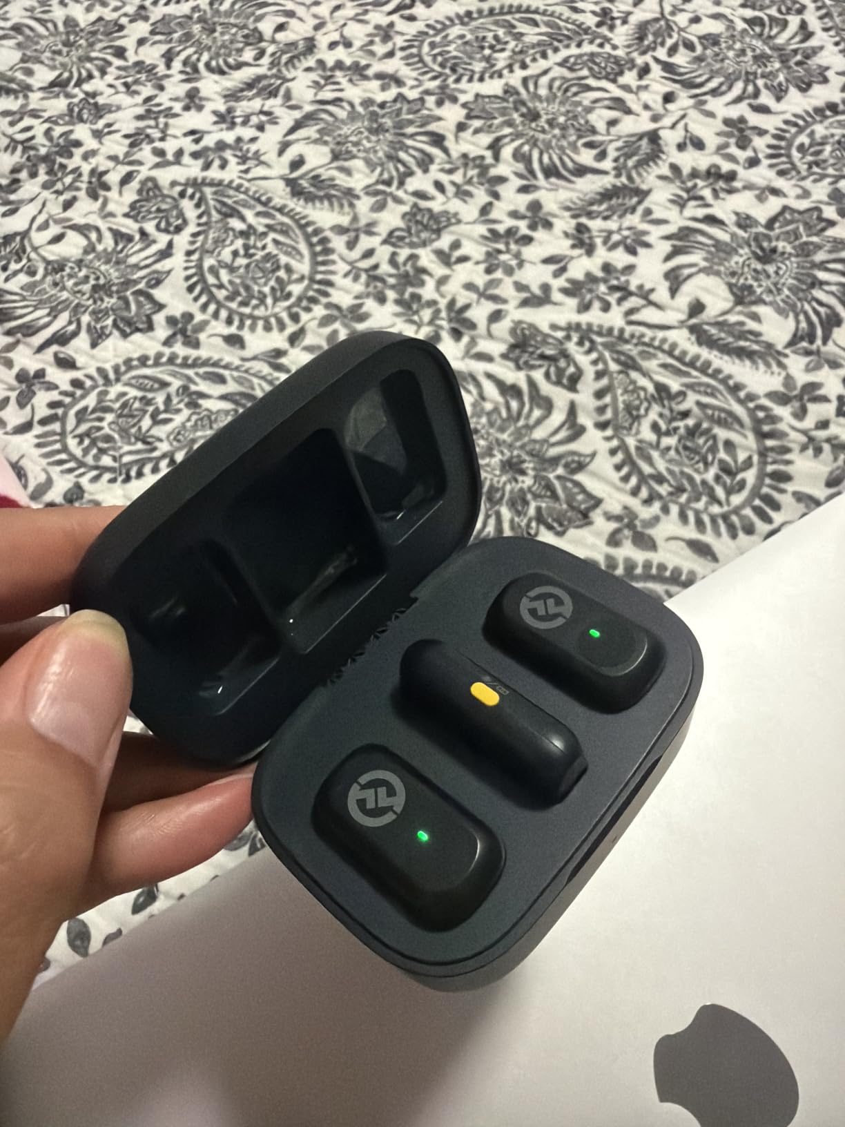 Hollyland LARK A2(2TX+1RX+Charging Case) Wireless Microphone, AI Auto-Limit customer photo 2