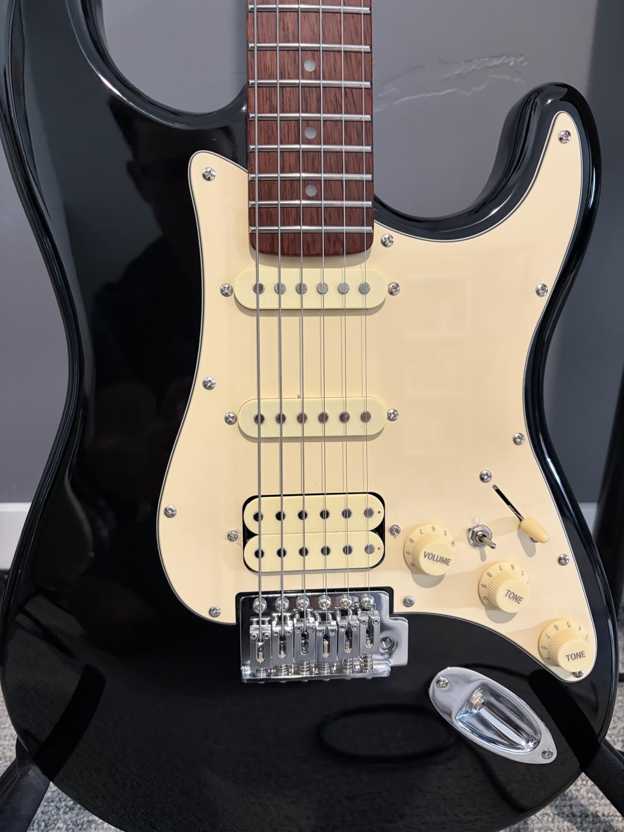 AKLOT Beginner Electric Guitar Kit: 10W Amp, Coil-Split HSS Pickups, Lesson Book, Roasted Maple Neck, Gig Bag, Tuner, Strap, Picks, Stryde Violet Venom customer photo 1