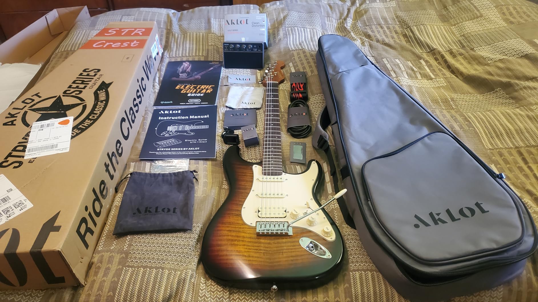 AKLOT Beginner Electric Guitar Kit: 10W Amp, Coil-Split HSS Pickups, Lesson Book, Roasted Maple Neck, Gig Bag, Tuner, Strap, Picks, Stryde Violet Venom customer photo 2