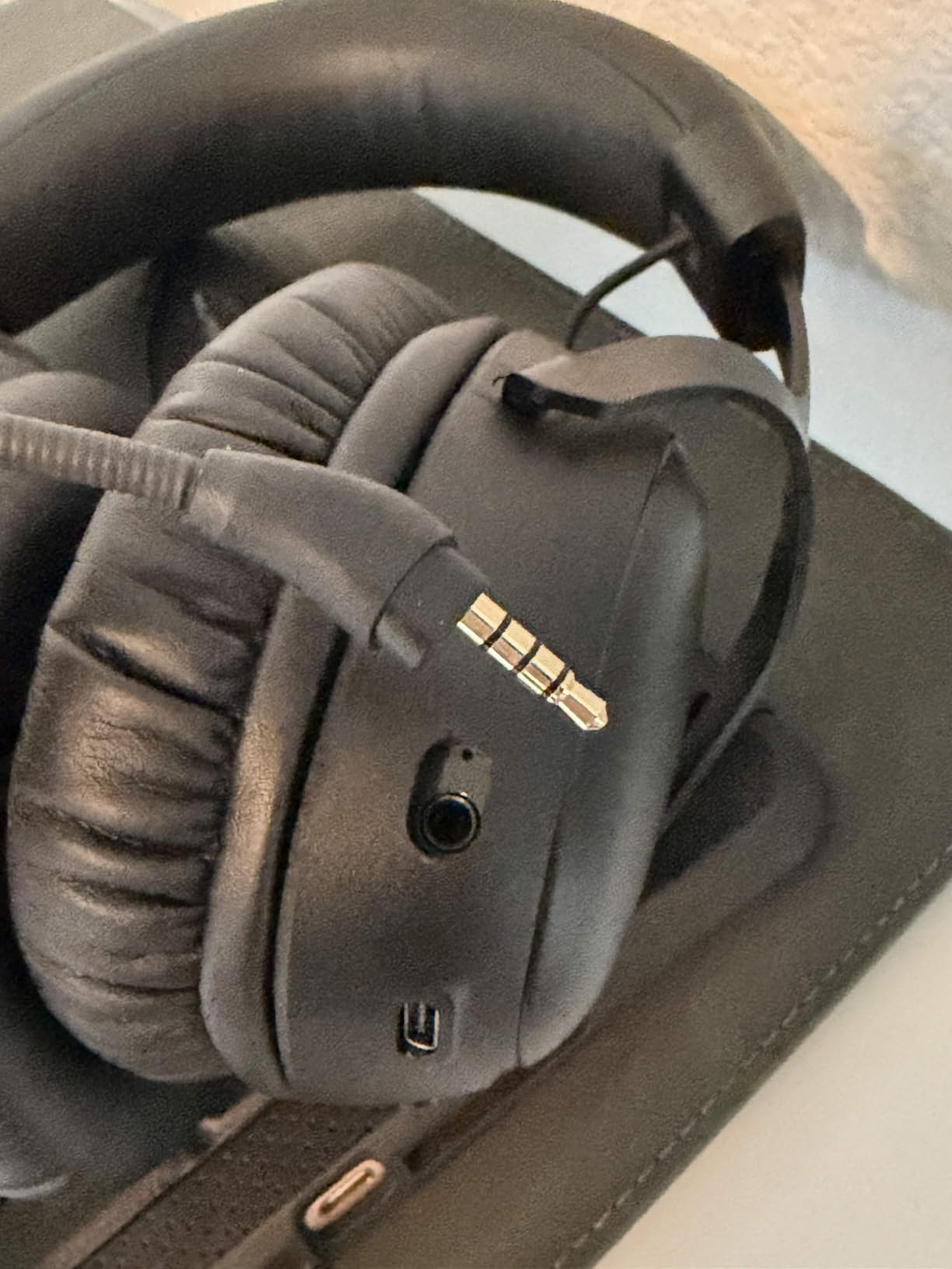 HyperX Cloud III S – Wireless Gaming Headset for Multi-Platform, 2.4GHz, Bluetooth, Battery Life up to 120 Hours 2.4GHz / 200 Hours Bluetooth, 53mm Angled Drivers, Detachable Mic – Black customer photo 2