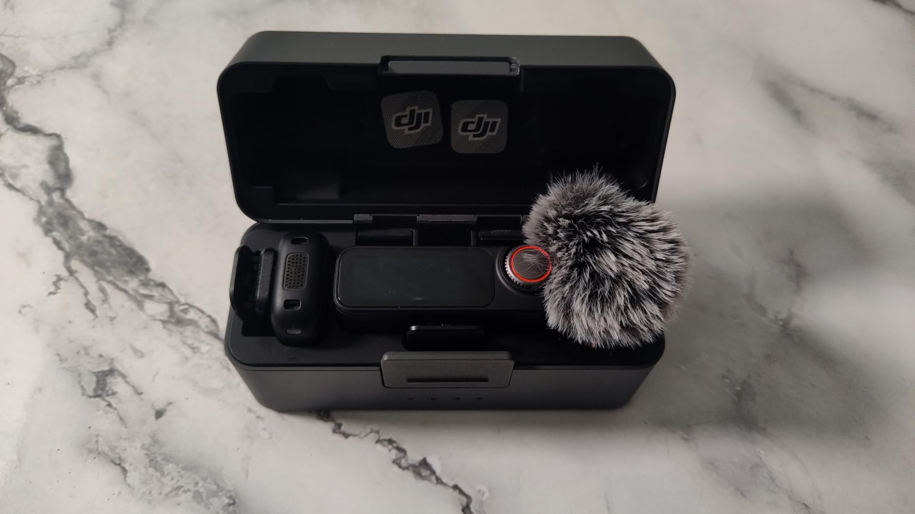 DJI Mic 3 (2 TX + 1 RX + Charging Case), Wireless Microphone customer photo 1