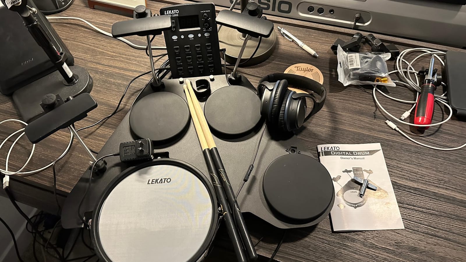 LEKATO CPD-1000 Electronic Drum Set with Quiet Mesh Pads, Portable Electric Drum Set, 220+ Sounds, USB MIDI, 2 Robust Footswitch, Sticks, Travel Bag customer photo 1