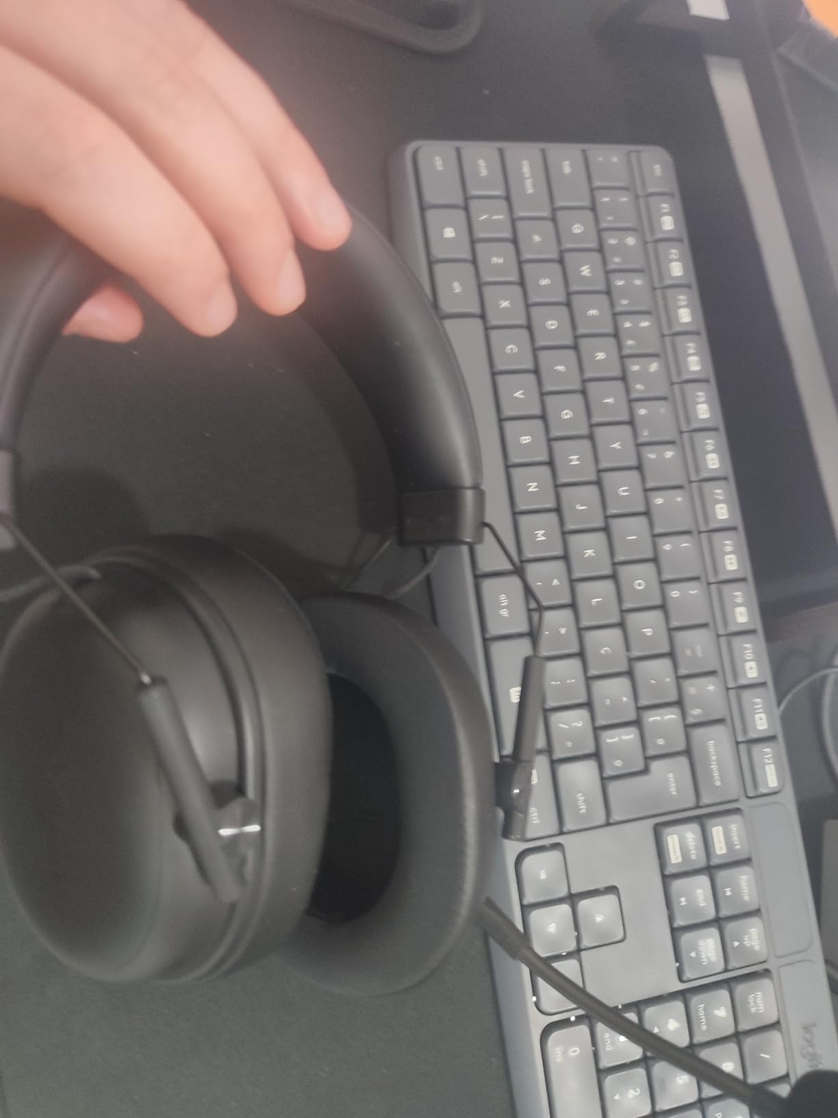 Razer BlackShark V3 X HyperSpeed Wireless PC Gaming Headset, Black | 50mm Drivers, Cardioid Mic, 2.4 GHz, Bluetooth, USB, Works with Mac, PS5, Nintendo Switch, Smartphone, 70 Hr Battery customer photo 1