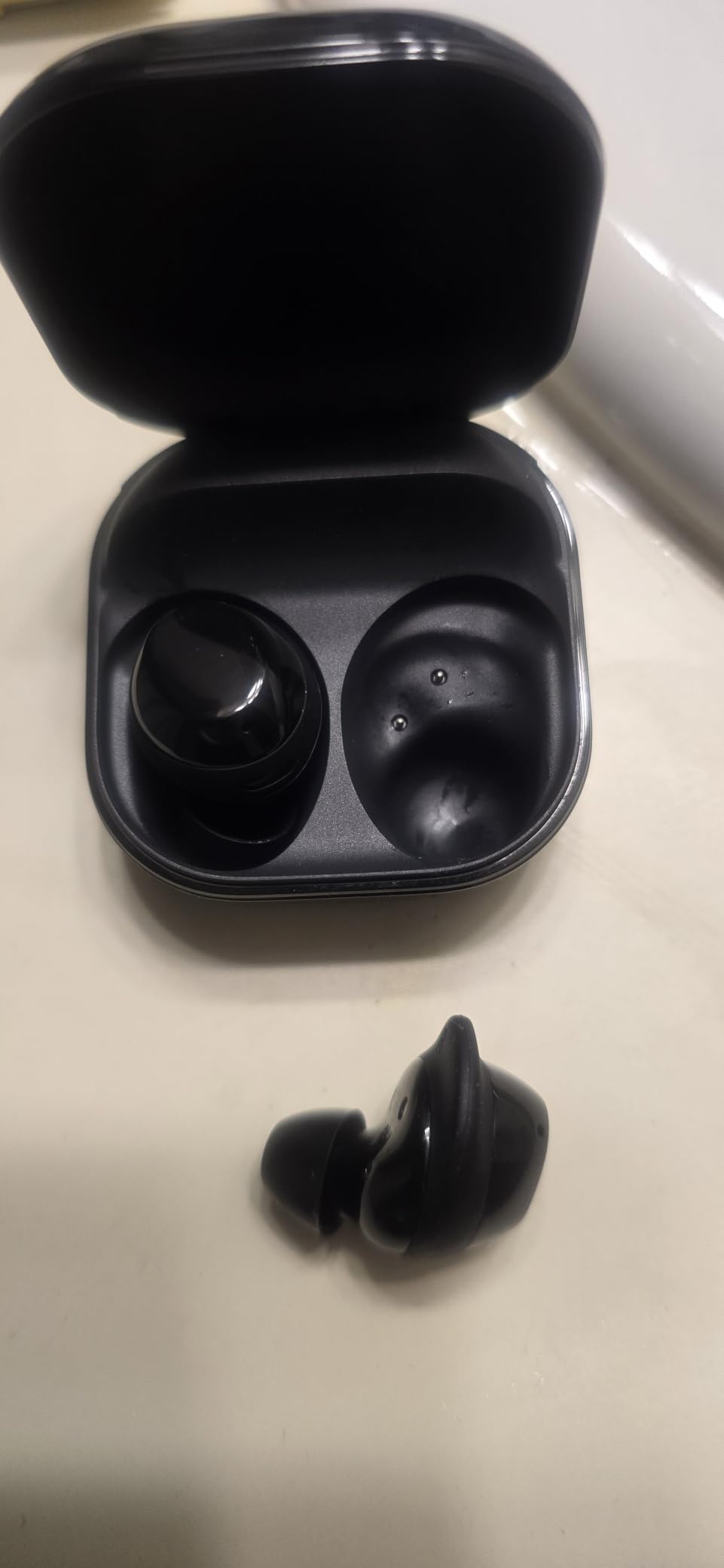 Galaxy Buds Core SM-R410 (2025) | Bluetooth 5.4 | Active Noise Cancelation | up to 35h Continuous Music Playback - (Black) customer photo 2