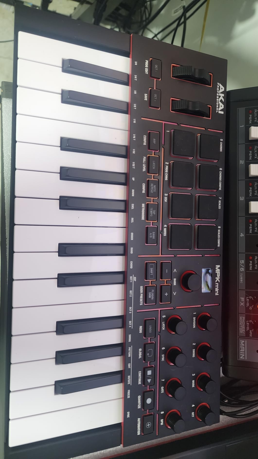 Akai Professional MPK Mini IV 25-Key USB-C MIDI Keyboard Controller, Black customer photo 1