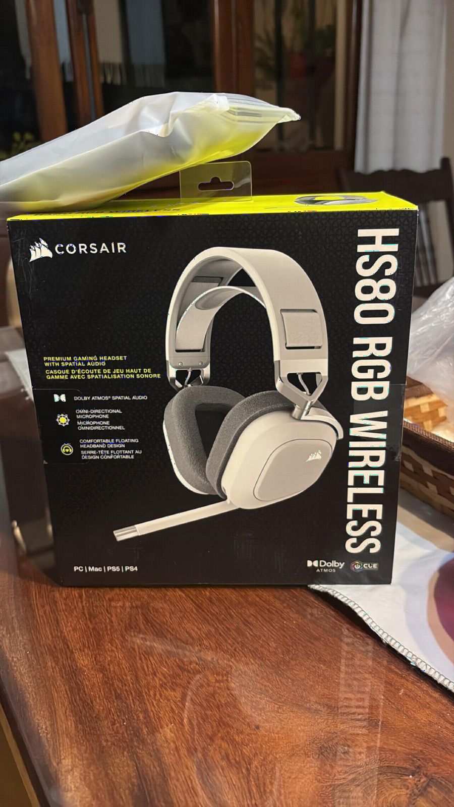 HS80 RGB Wireless Multiplatform Gaming Headset - Dolby Atmos - Lightweight Comfort Design - Broadcast Quality Microphone - iCUE Compatible - PC, Mac, PS5, PS4 - Black customer photo 2