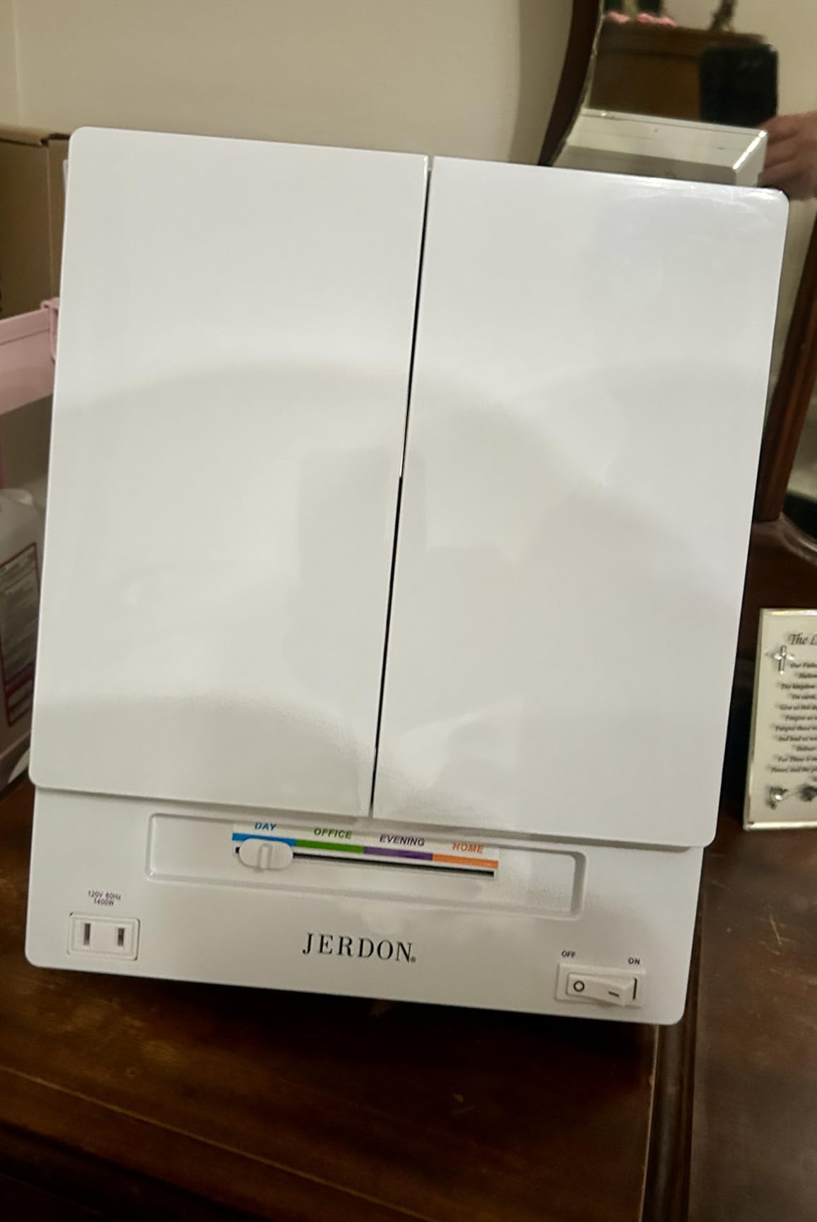 JERDON Lighted Makeup Mirror with 5X Magnification - White - JGL9W customer photo 2