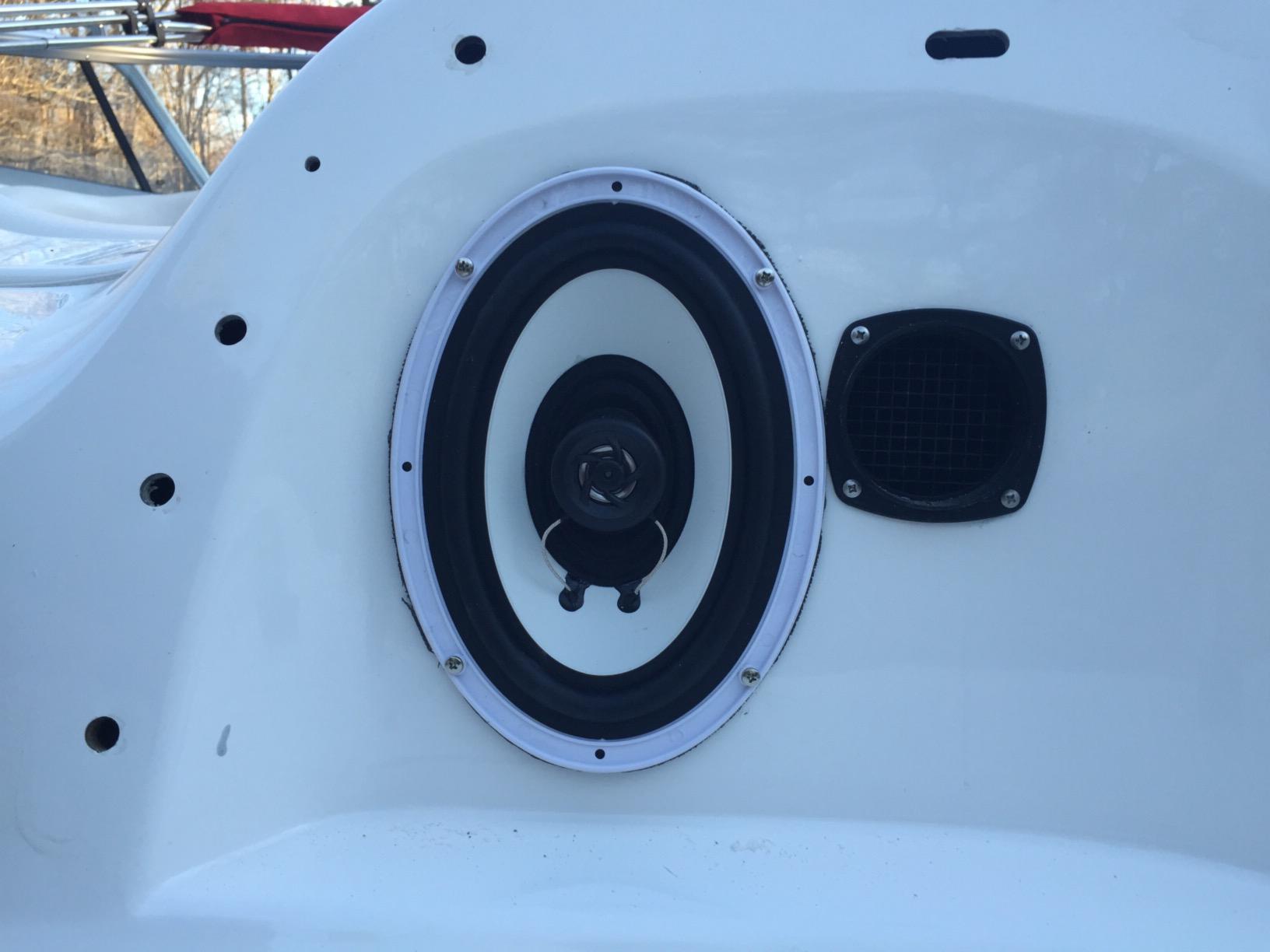 Pyle 6x9 Inch Dual Marine Speakers - 2 Way Waterproof and Weather Resistant Outdoor Audio Stereo Sound System with 260 Watt Power, Poly Carbon Cone and Cloth Surround - 1 Pair - PLMR692 customer photo 1