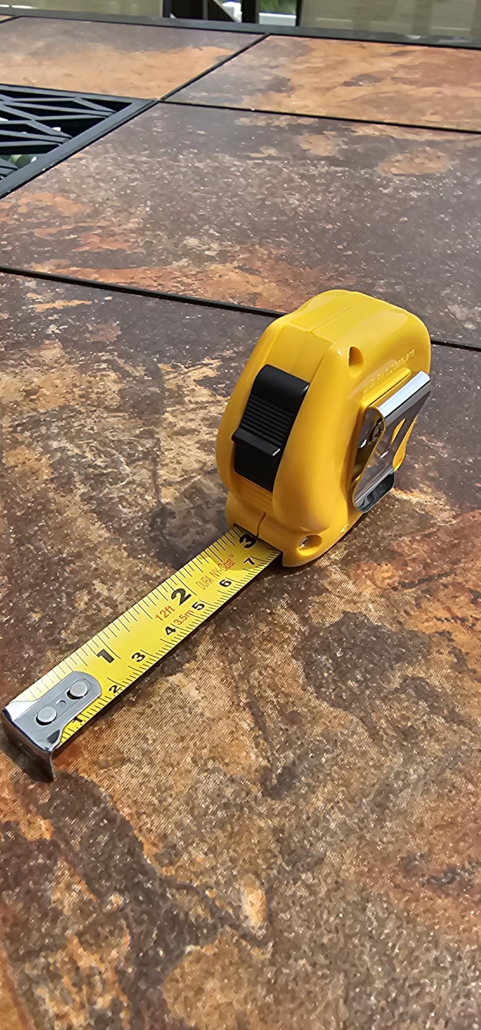 Komelon 4912IM The Professional 12-Foot Inch/Metric Scale Power Tape, Yellow customer photo 2