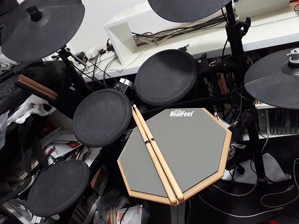 Evans RealFeel - Drum Practice Pad - Drum Pad - Drummer Practice Pad - Gum Rubber & Neoprene, 2 Sided, 12 Inch customer photo 1