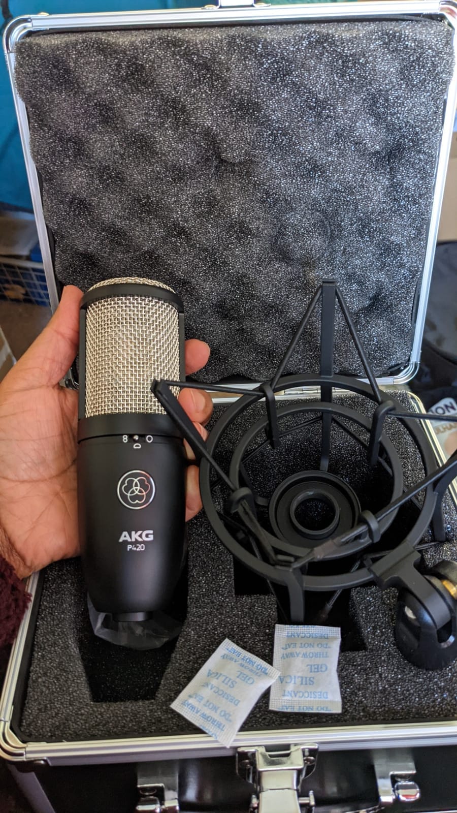 AKG Pro Audio P420 Multi-Pattern Condenser Microphone with Shock Mount and Case. Great for ensemble recording, grand piano, woodwind, brass instruments, drums and percussion. Black and Gold. customer photo 2