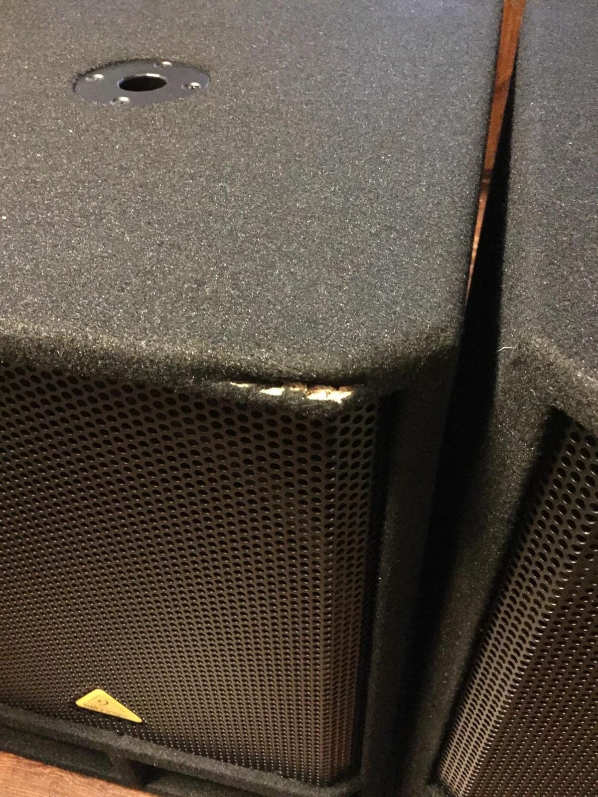 Behringer EUROLIVE VP1800S Professional 1600 Watt 18