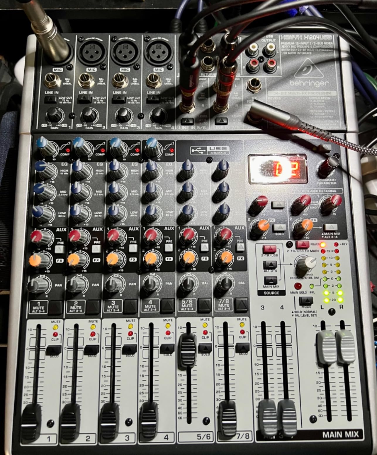 Behringer XENYX X1204USB Premium 12-Input 2/2-Bus Mixer with XENYX Mic Preamps and Compressors, British EQ, 24-Bit Multi-FX Processor and USB/Audio Interface customer photo 2