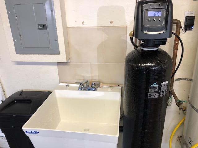 AFWFilters 5600sxt Metered On-demand 48,000 Grain Water Softener with brine tank, bypass and 1