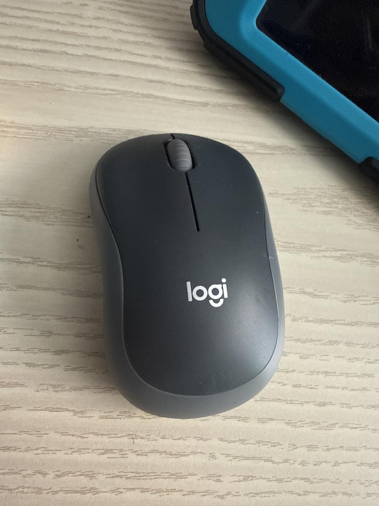 Logitech M185 Compact Ambidextrous 2.4 GHz Wireless Mouse - Swift Grey customer photo 2