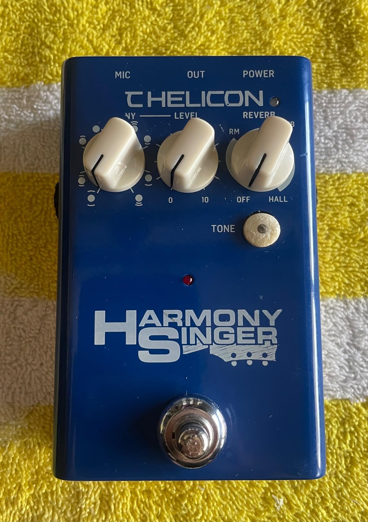 TC Helicon HARMONY SINGER Vocal Effects Stompbox with Guitar-Controlled Harmony, Reverb and Tone customer photo 1