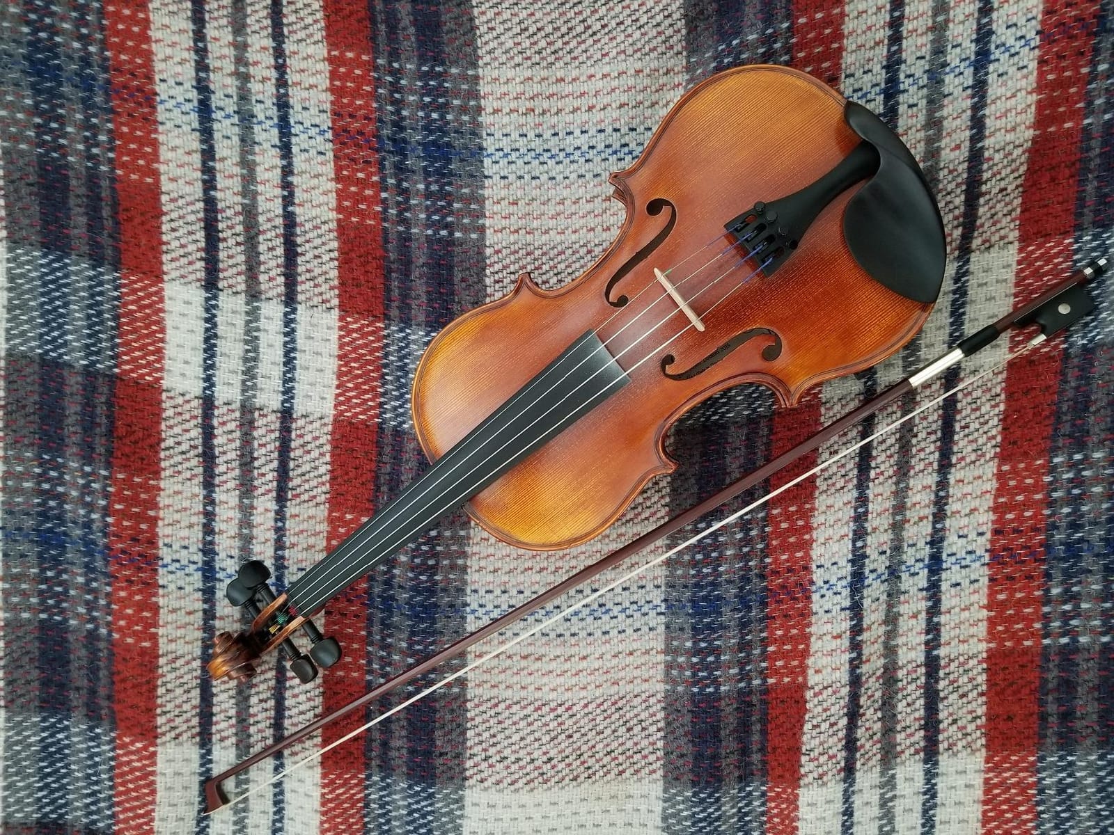 Cremona SV-500 4/4 Premier Artist Violin Outfit – Full Size Student & Professional Violin with Solid Spruce Top, Maple Back, Ebony Fittings, Case & Bow customer photo 2