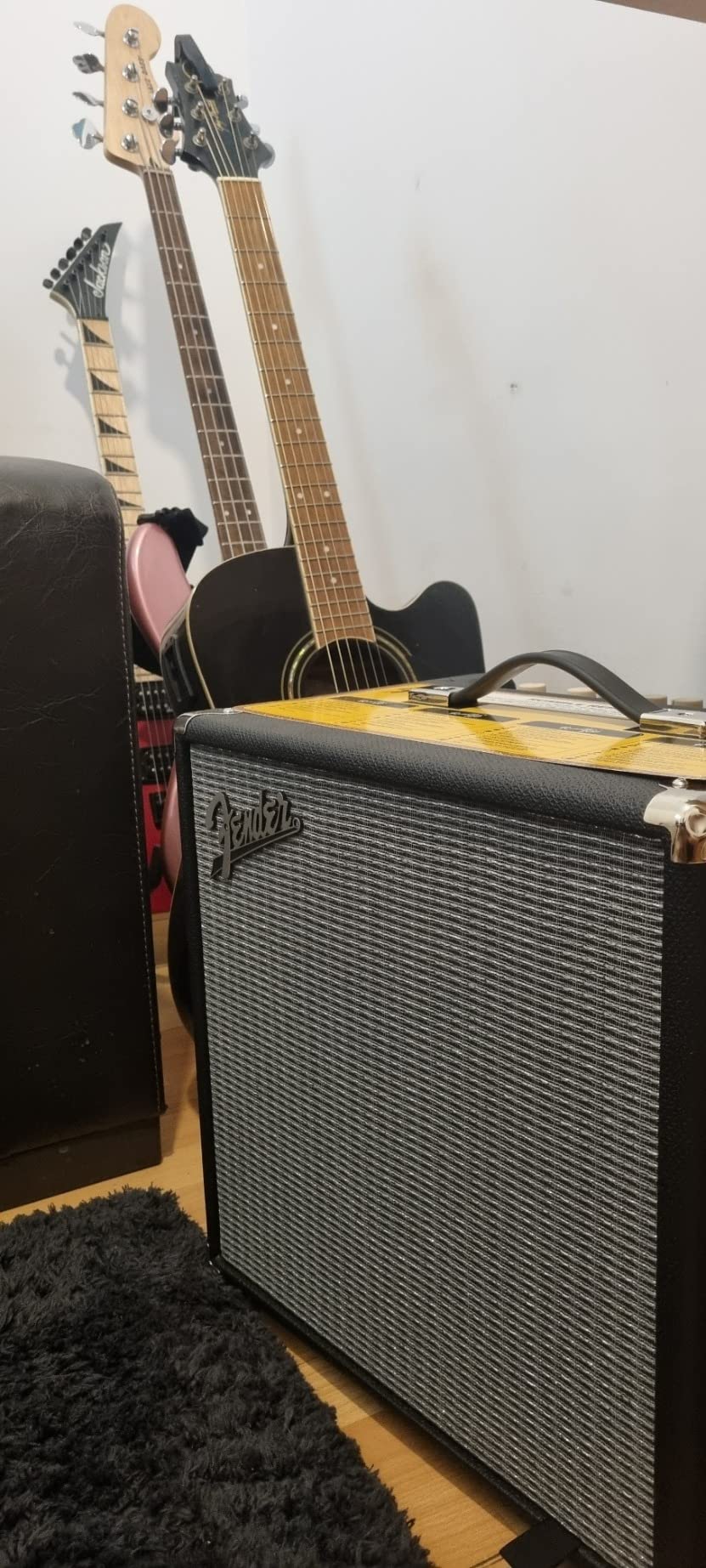 Fender Rumble 40 V3 Bass Amp for Bass Guitar, 40 Watts, with 2-Year Warranty Speaker, with Overdrive Circuit and Mid-Scoop Contour Switch customer photo 2