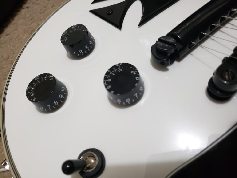 ESP LTD James Hetfield Iron Cross SW - Snow White customer photo 2