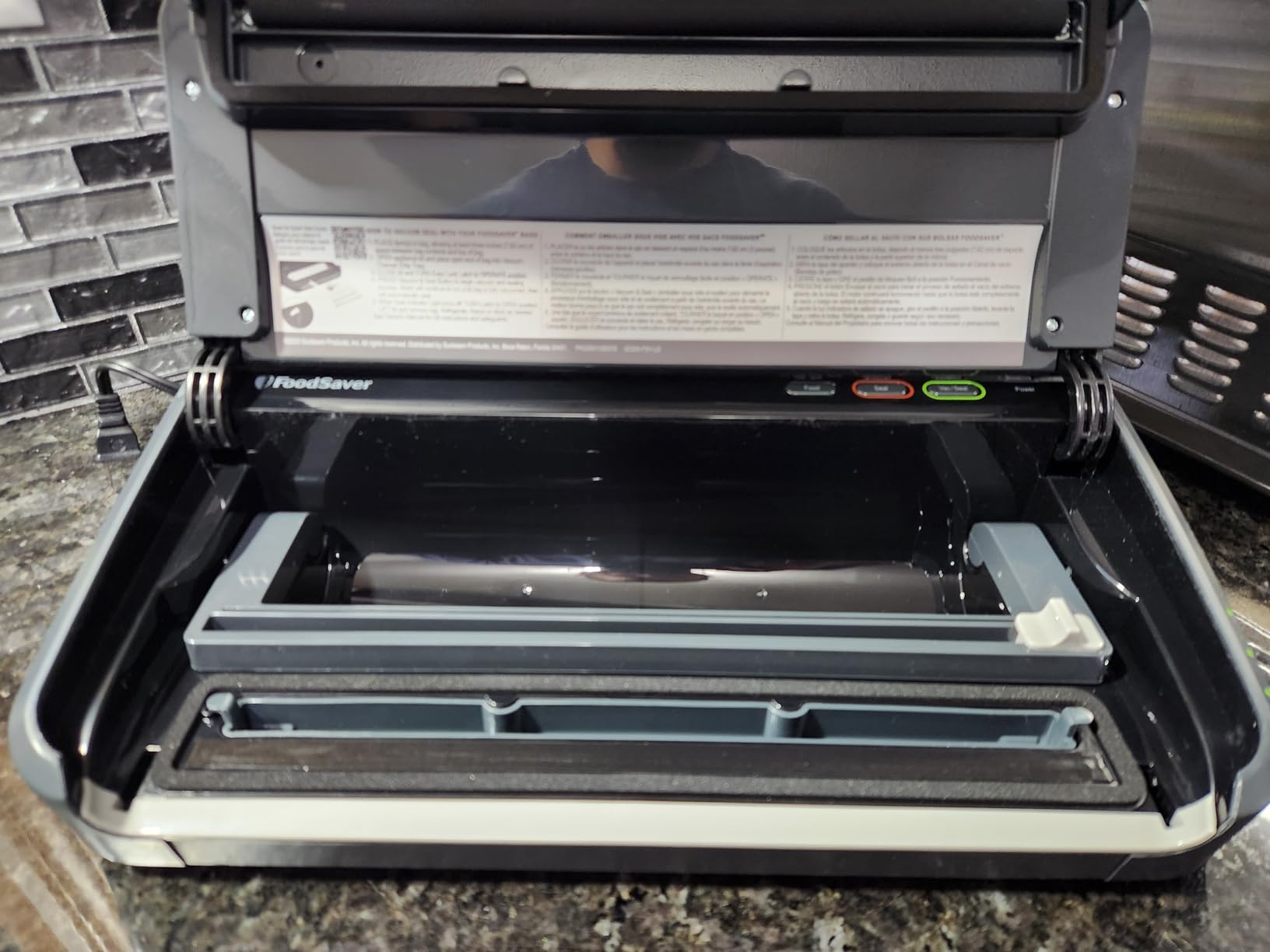 FoodSaver FM2100 Vacuum Sealer Machine, One-Touch Sealing, Roll Storage & Cutter, Dry & Moist Food, For Sous Vide Cooking, Accessory Port & Hose, Starter Bags & Roll Included customer photo 1