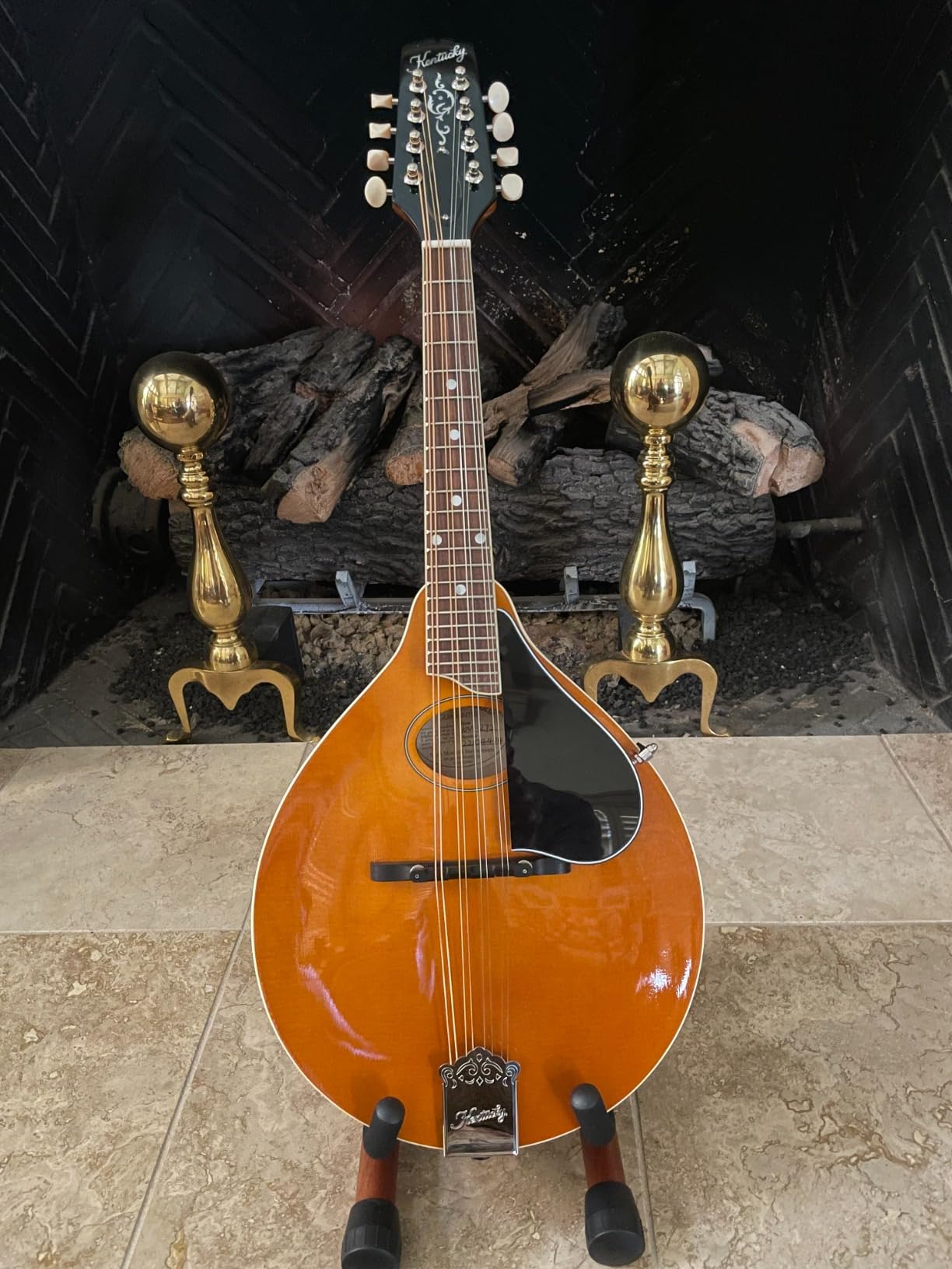 Kentucky KM-272 Artist Oval Hole A-Style Mandolin – Transparent Amber – Solid Spruce Top, Maple Back & Sides, Rosewood Fingerboard – Professional Mandolin for Beginner and Advanced Players customer photo 1