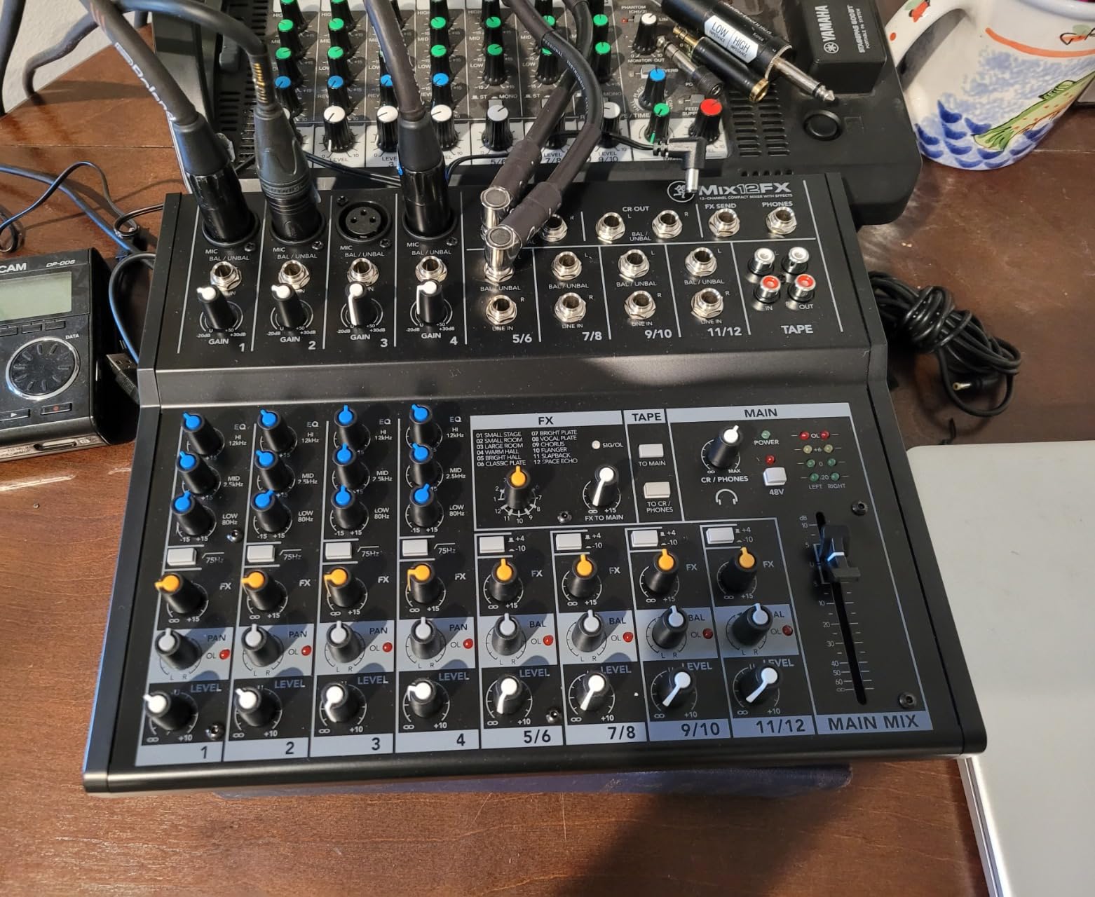 Mackie Mix Series Mix12FX 12-Channel Compact Mixer with Effects, Black customer photo 1