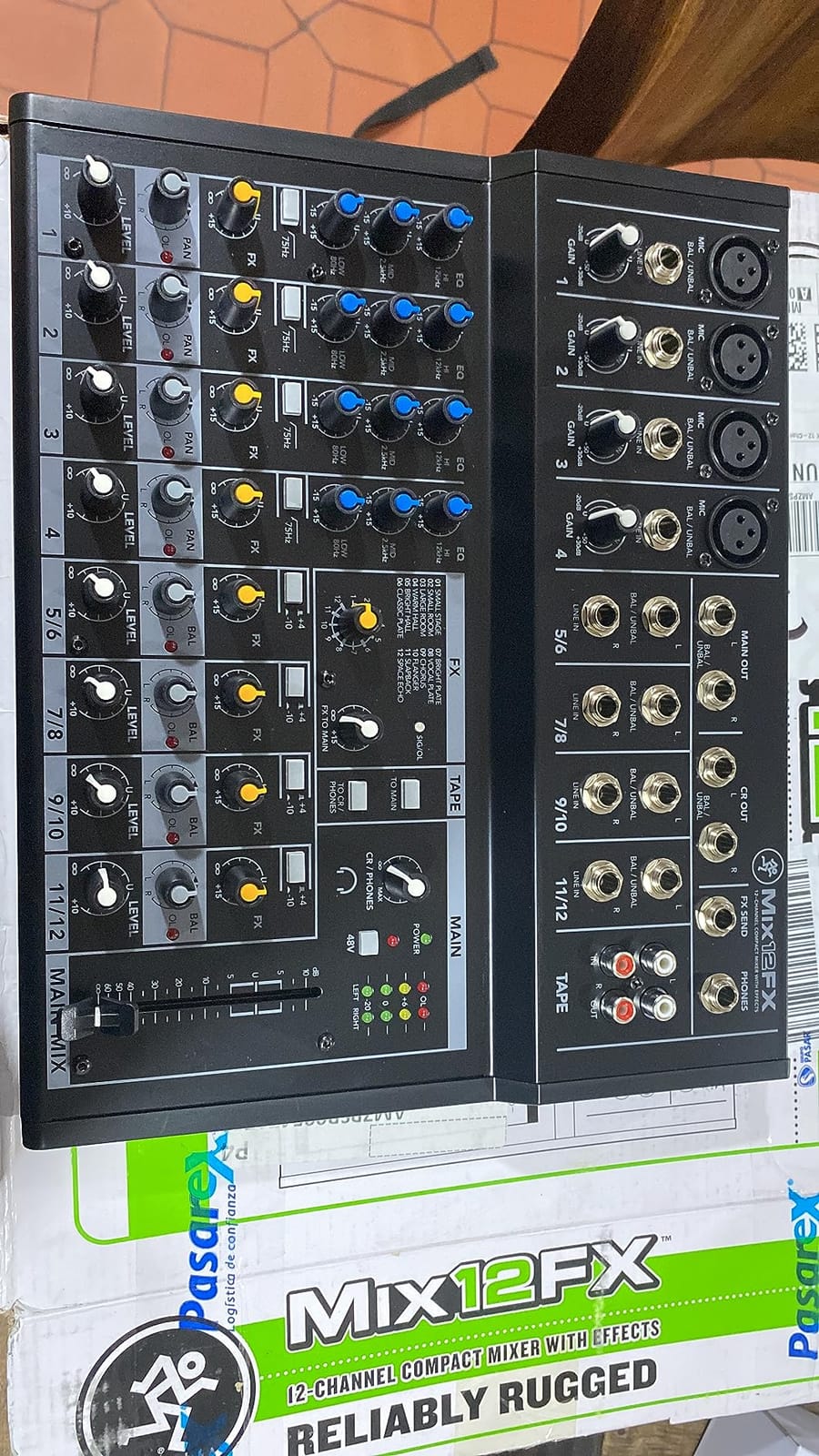 Mackie Mix Series Mix12FX 12-Channel Compact Mixer with Effects, Black customer photo 2