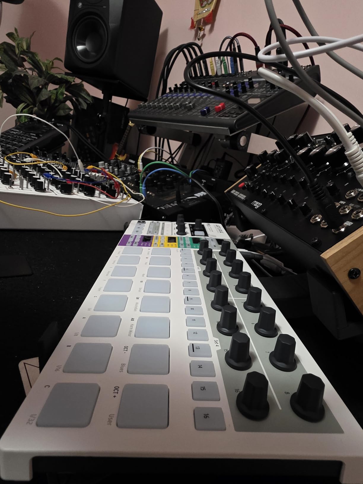 Arturia BeatStep Pro Controller and Sequencer — Aftertouch, Velocity Sensitive, With 2 Independent Melodic Sequencers, Drum Sequencer, 16 Drum Pads, MIDI/CV/Gate I/O and Music Production Software customer photo 1