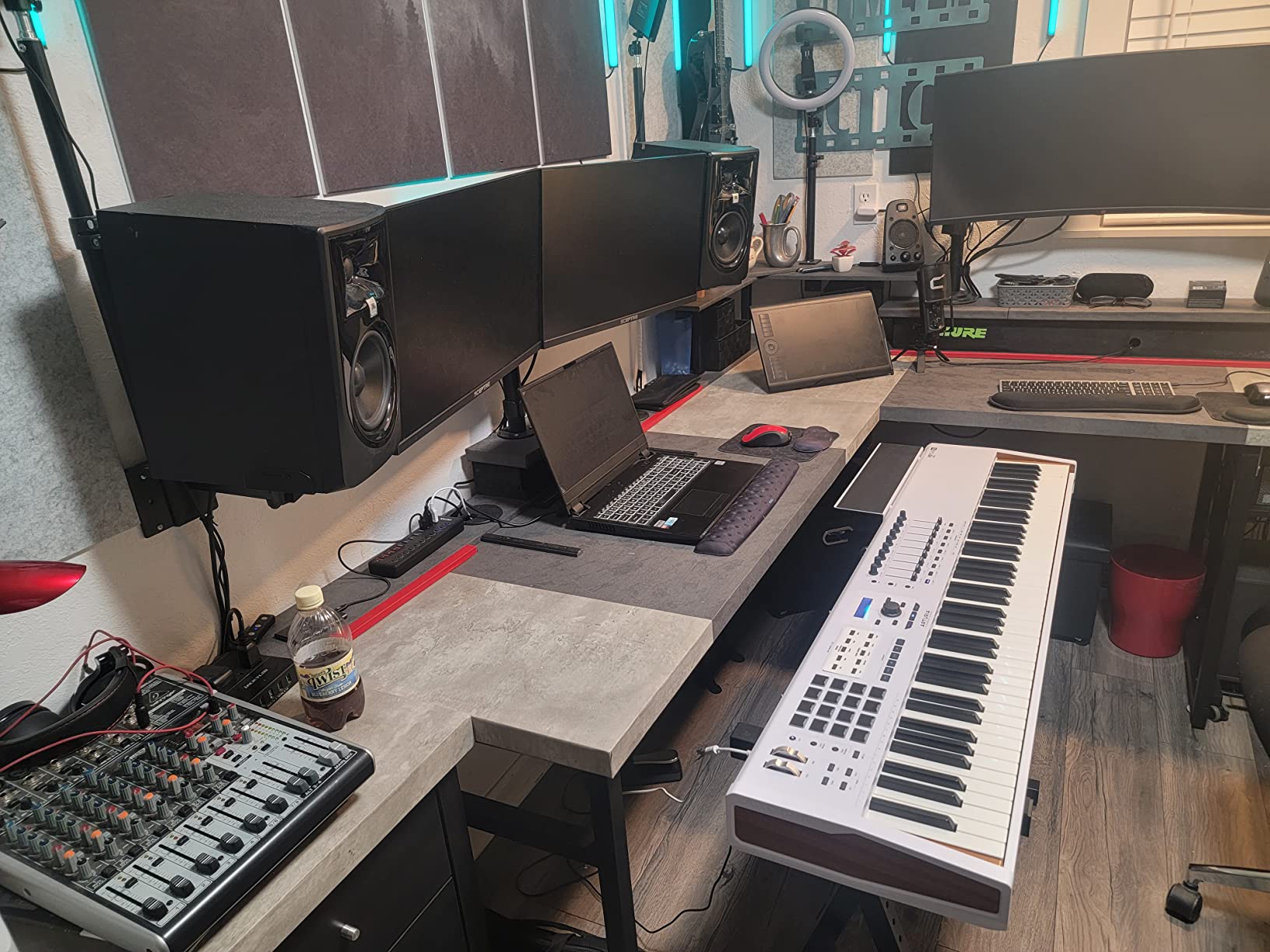 Arturia BeatStep Pro Controller and Sequencer — Aftertouch, Velocity Sensitive, With 2 Independent Melodic Sequencers, Drum Sequencer, 16 Drum Pads, MIDI/CV/Gate I/O and Music Production Software customer photo 2