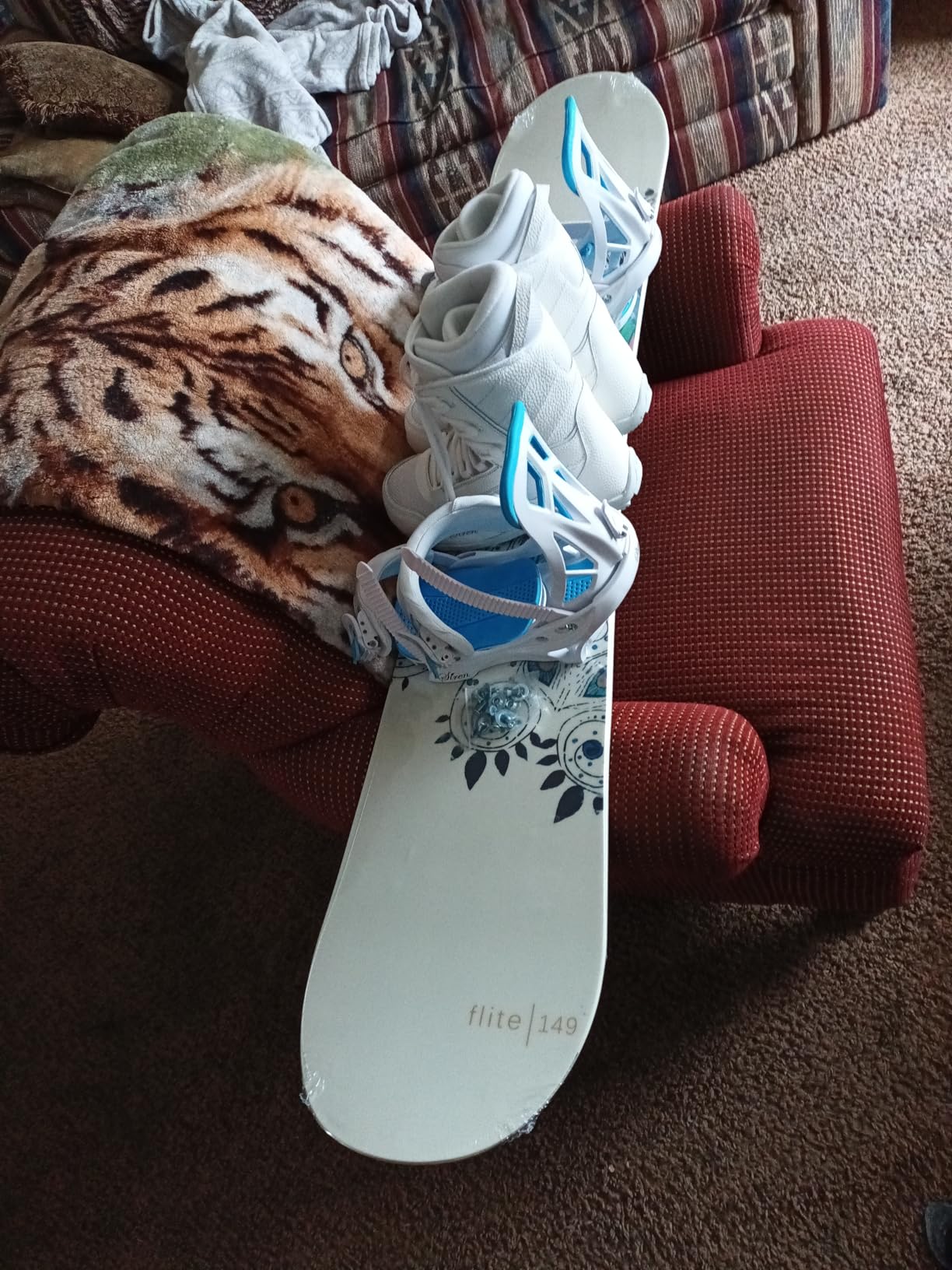 System Flite Snowboard w/Mystic Bindings and Lux Boots Women's Complete Snowboard Package customer photo 1