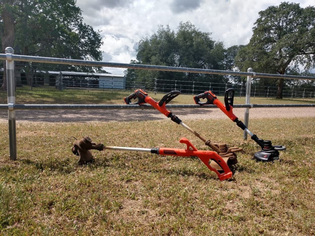 BLACK+DECKER 20V MAX 12 Inch Weed Eater Cordless String Trimmer and Wheeled Edger Lawn Tool with Spool, 2.5Ah Battery and Charger Included, Lightweight, 2 Speed PowerDrive (LST522) customer photo 2