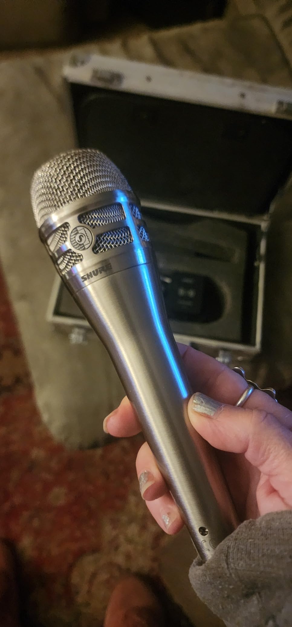 Shure KSM8 Dualdyne Dynamic Vocal Microphone – Dual-Diaphragm Cardioid Mic for Live Performance, Studio Recording & Broadcasting, Black customer photo 1