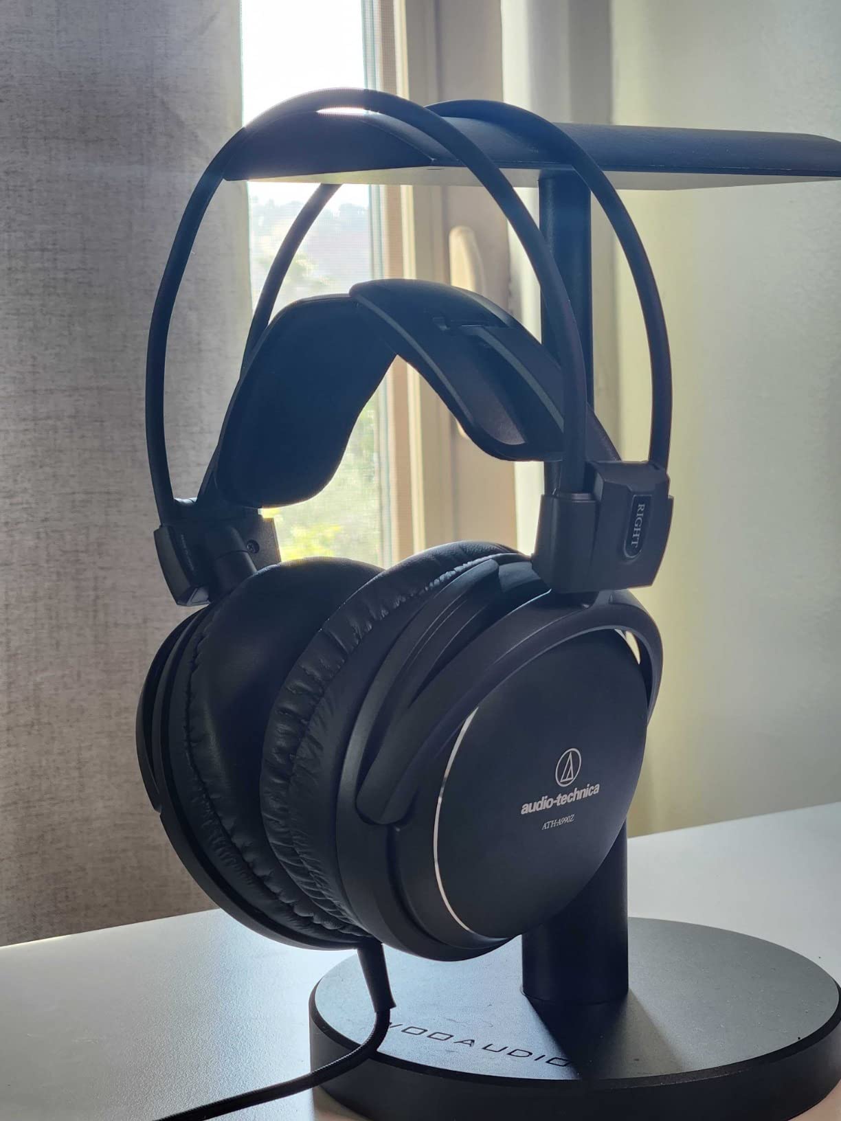 Audio-Technica ATH-A990Z Art Monitor Closed-Back Dynamic Headphones Black customer photo 1