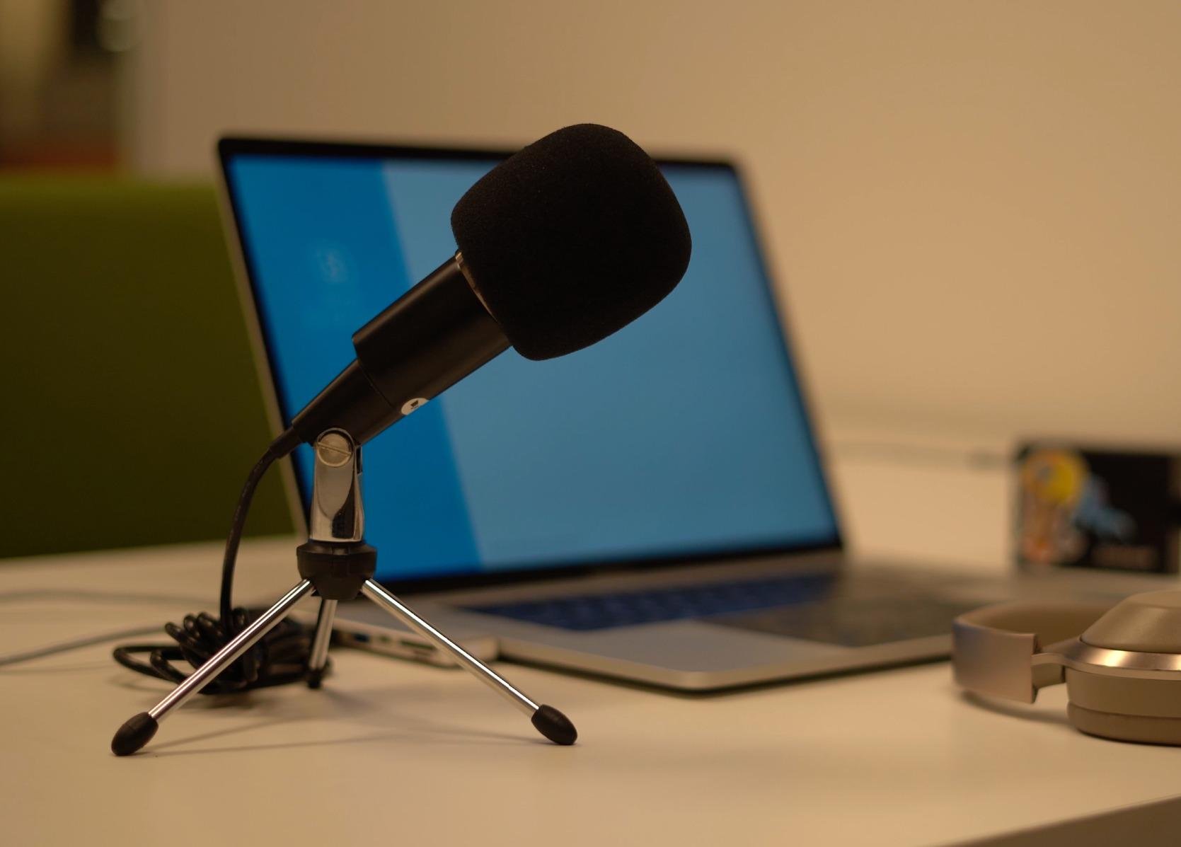 FIFINE USB Microphone, Plug and Play Home Studio USB Condenser Microphone for Skype, Recordings for YouTube, Google Voice Search, Games, for Windows and Mac-K668 customer photo 2