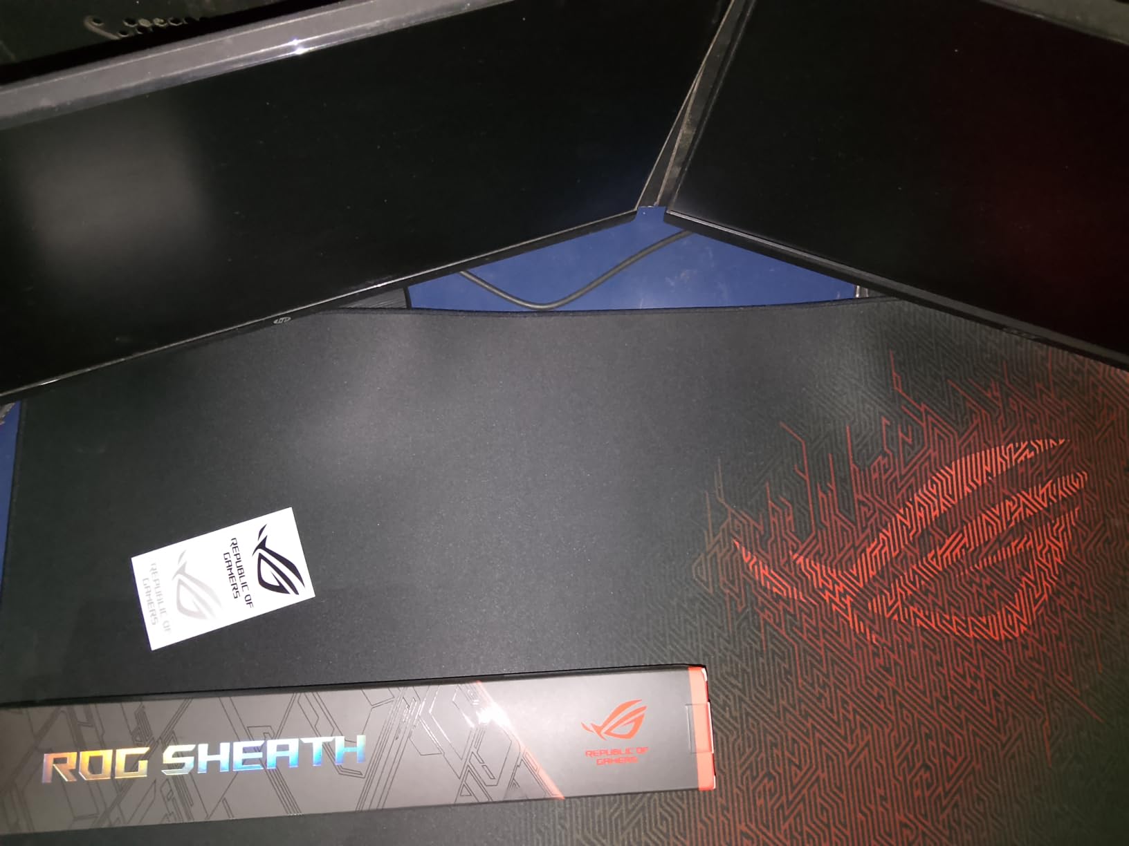 ASUS ROG Sheath Gaming Mouse Pad, Extra-Large customer photo 1