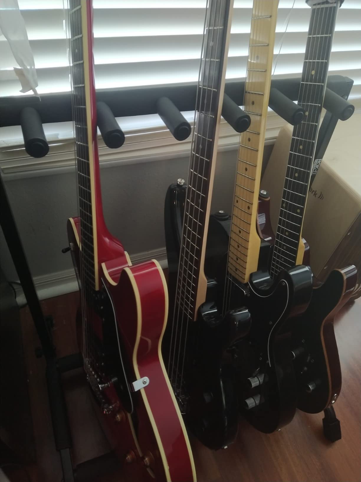 Gator Rok-It Collapsible Folding Guitar Rack Stand for 3 Guitars – Fits Acoustic, Electric, or Bass Guitars – Portable, Durable, Space-Saving Storage (RI-GTR-RACK3) customer photo 2