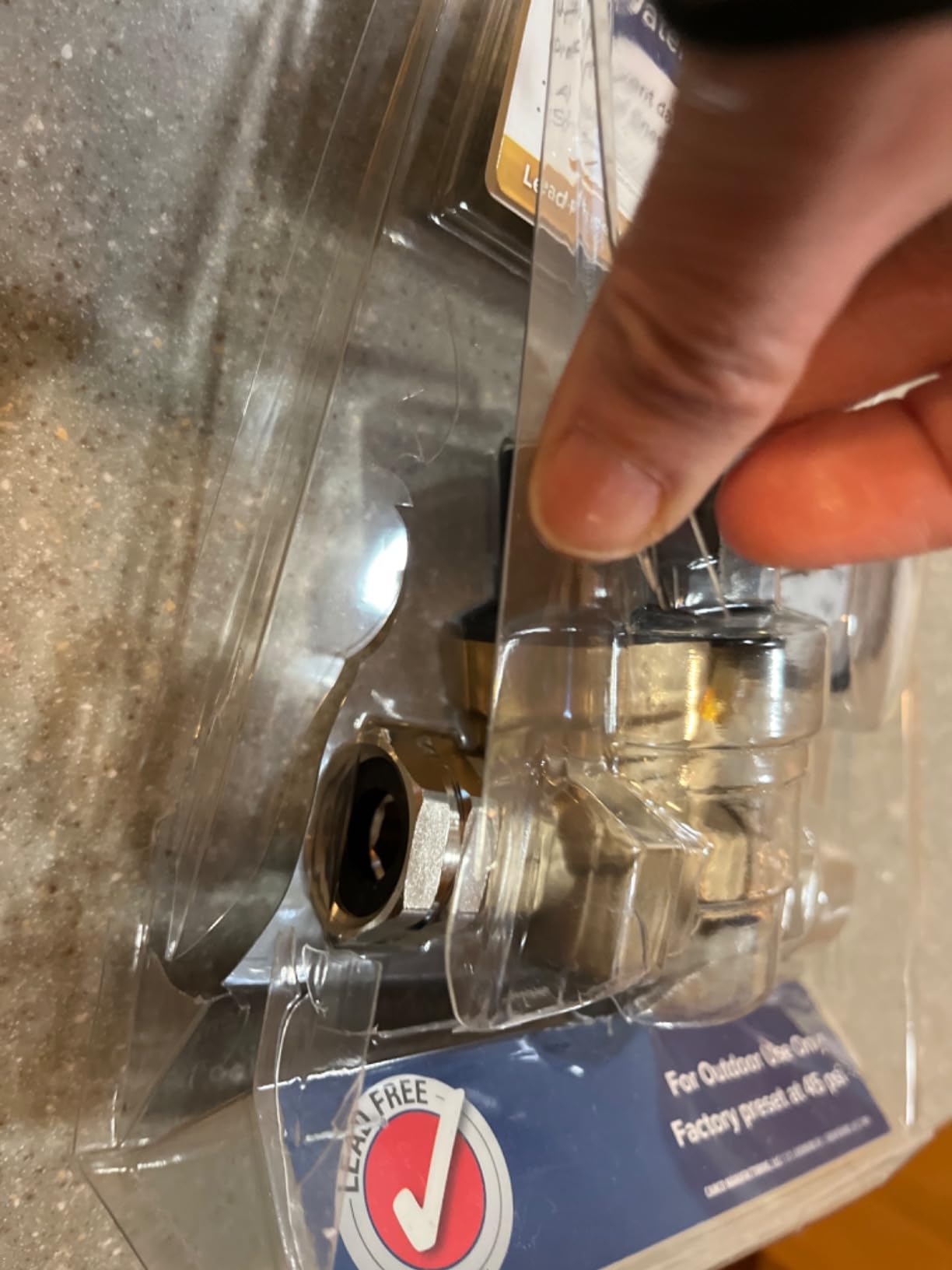 Camco Adjustable RV Water Pressure Regulator - Lead-Free Brass customer photo 1