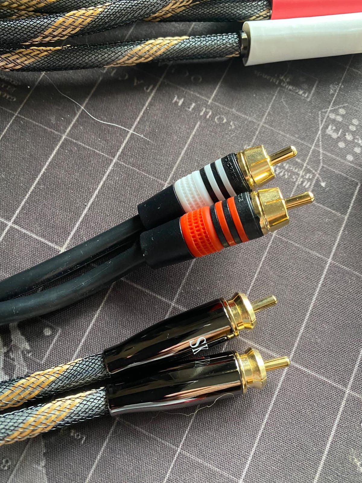 SKW Audiophile Series 3.2ft/1m 2RCA to 2RCA Cable, Triple-Shielded Nylon customer photo 1