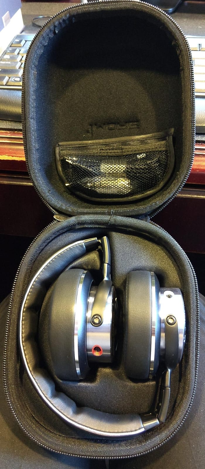 1MORE Triple Driver Over-Ear Headphones Comfortable Foldable Earphones with Hi-Res Hi-Fi Sound, Bass Driven, Tangle-Free Detachable Cable for Smartphones/Android/PC/Tablet - Silver/Titanium customer photo 1
