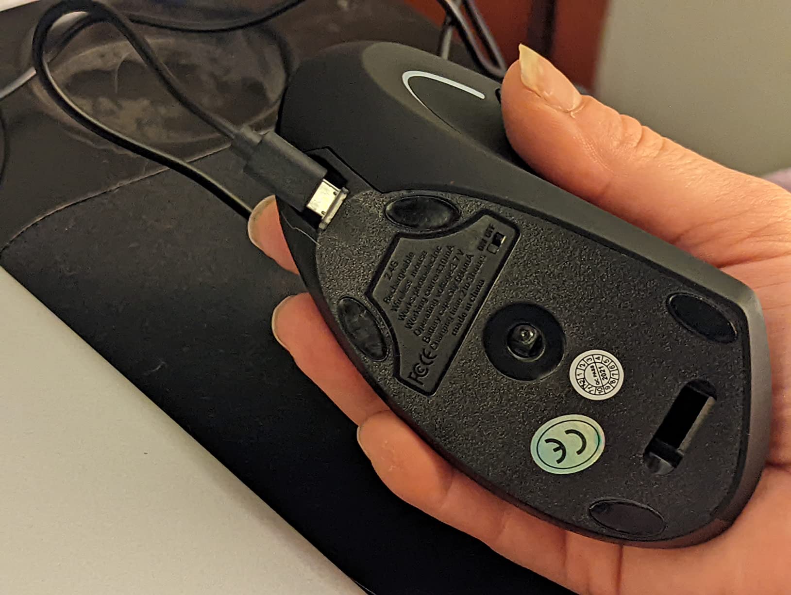 Lekvey Ergonomic Mouse, Rechargeable Vertical Wireless Mouse, Comfort Grip customer photo 2