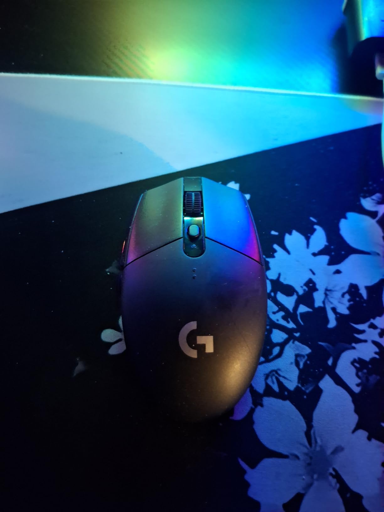 Logitech G305 Lightspeed Wireless Gaming Mouse - Black customer photo 2