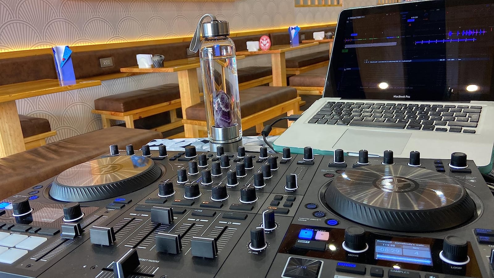 Native Instruments Traktor Kontrol S4 Mk3 DJ Controller (25221) customer photo 1