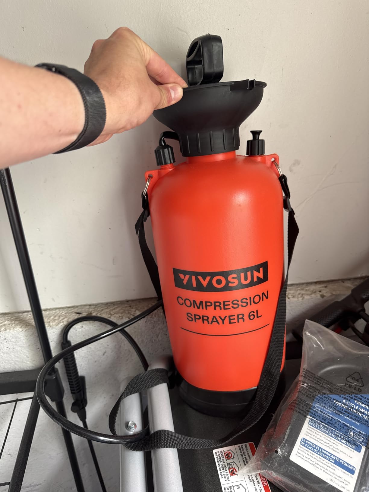 VIVOSUN 1.35-Gallon Pump Pressure Sprayer customer photo 2