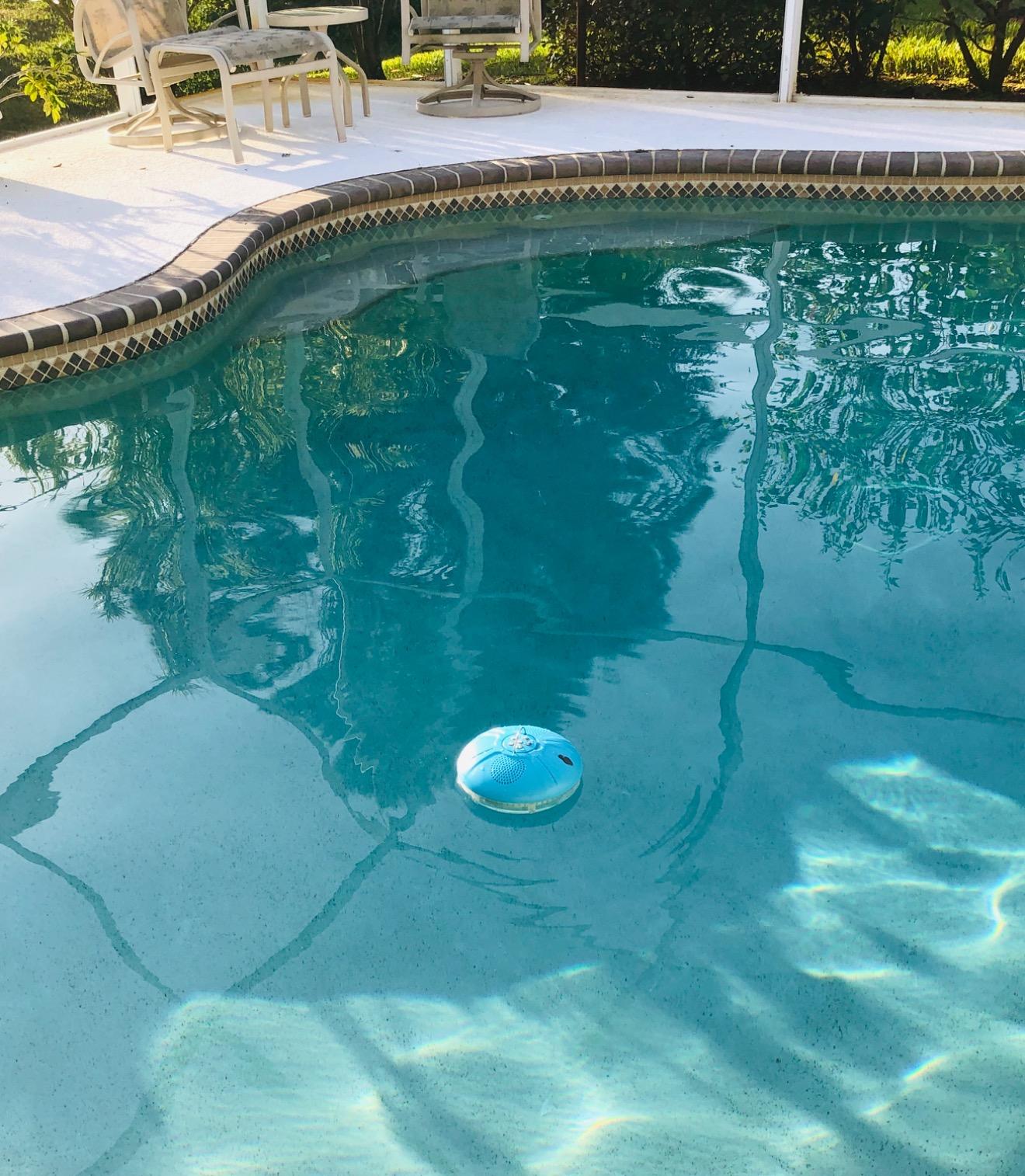 Skywin Floating Pool Speaker with Fountain & RGB Lights, 24H Playtime customer photo 2