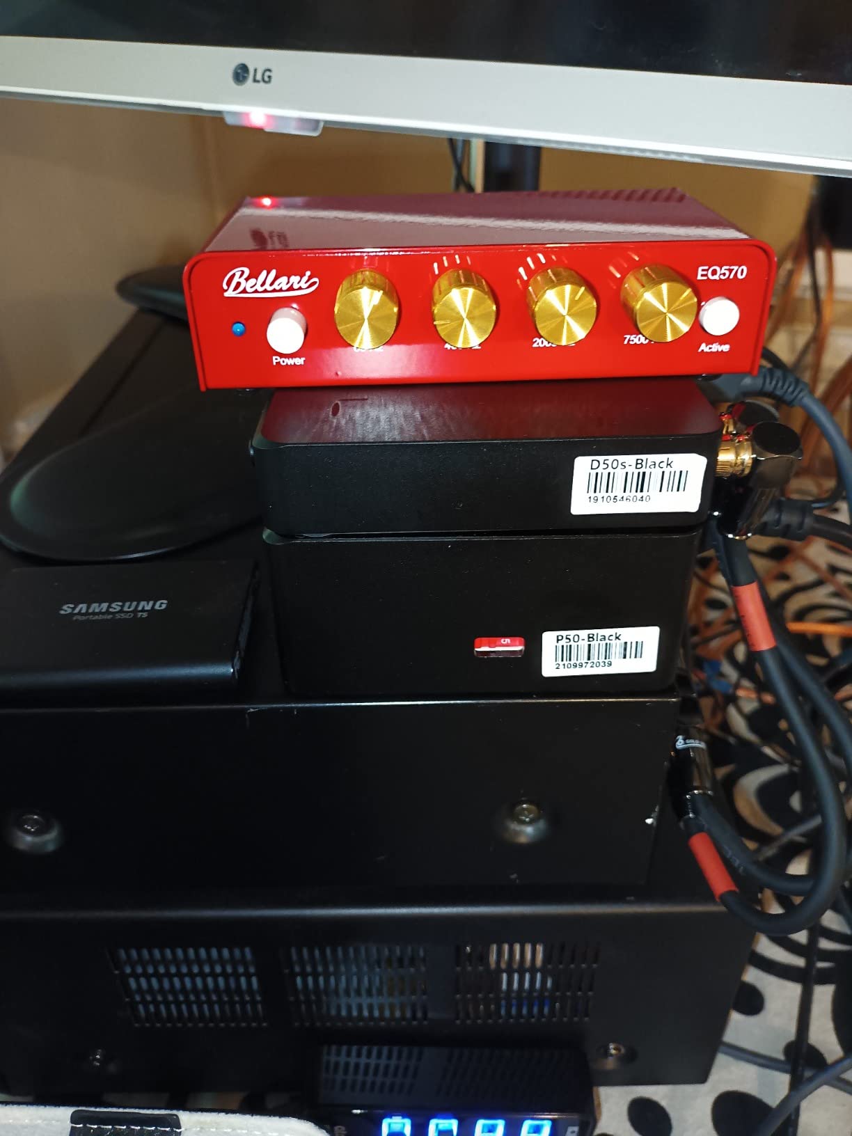 EQ570 Audio Equalizer Black customer photo 1